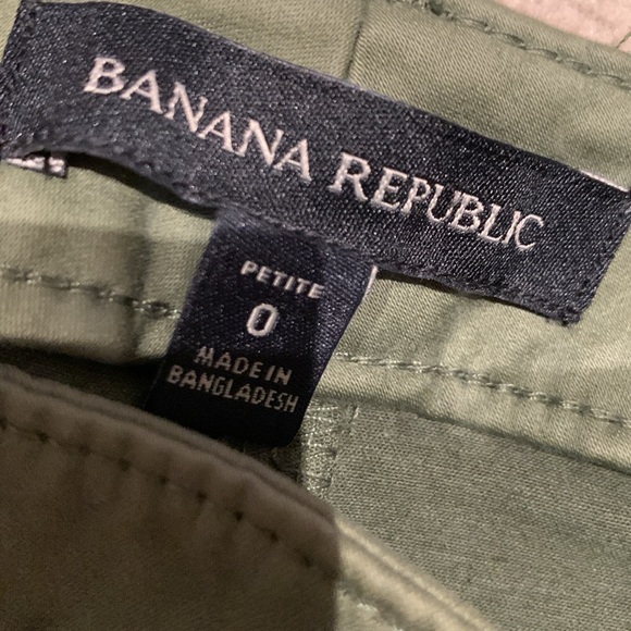 NWT Banana Republic Pants. Size 0P. - Picture 2 of 3